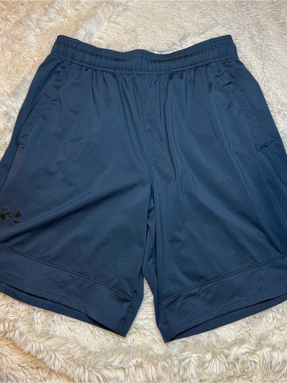 Under Armour Men's size medium Navy Athletic Training Shorts no liner 9” inseam